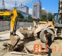 入肉屄高温下的坚守｜道路建设者用汗水铺就畅通路